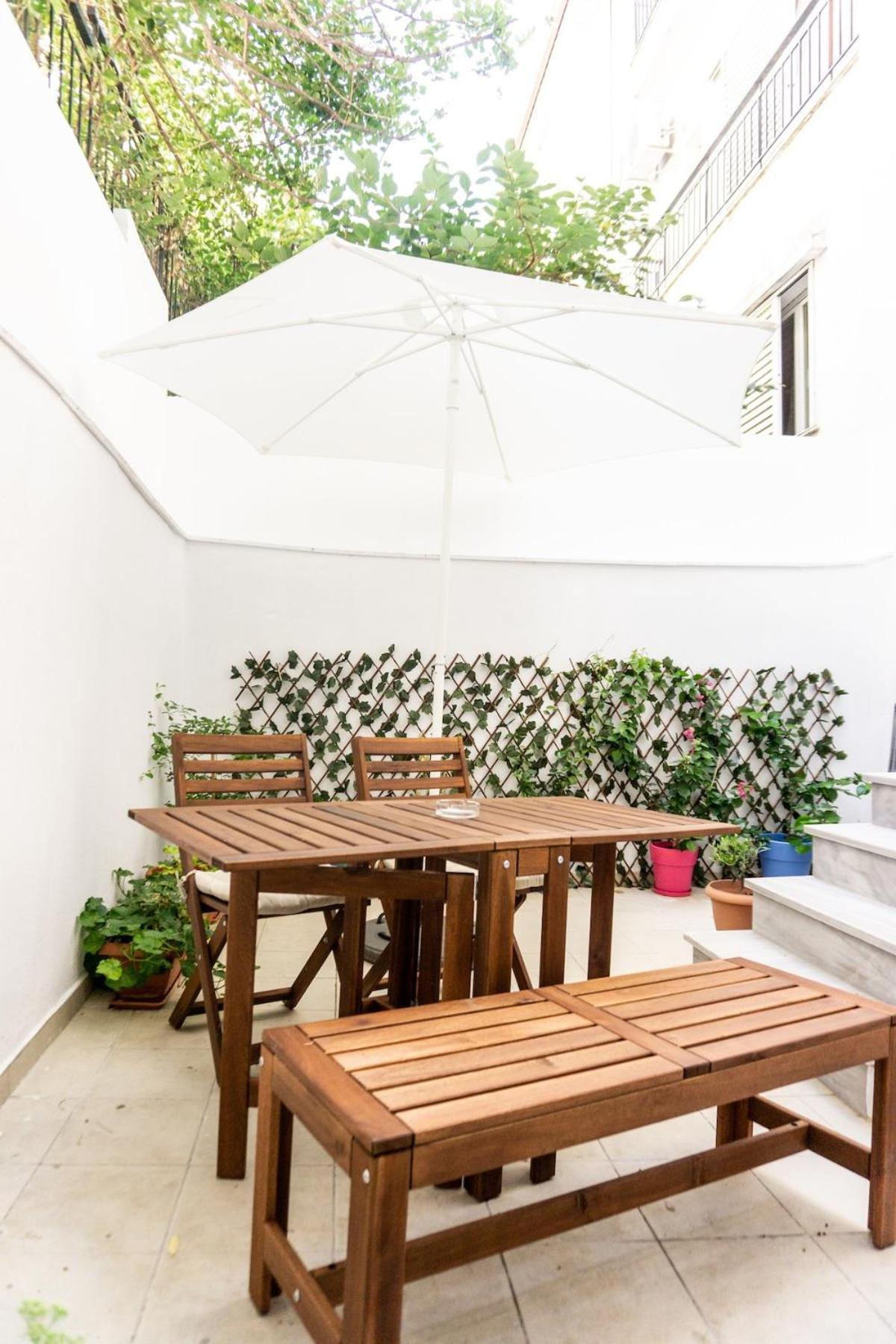 Apartment New With Backyard *